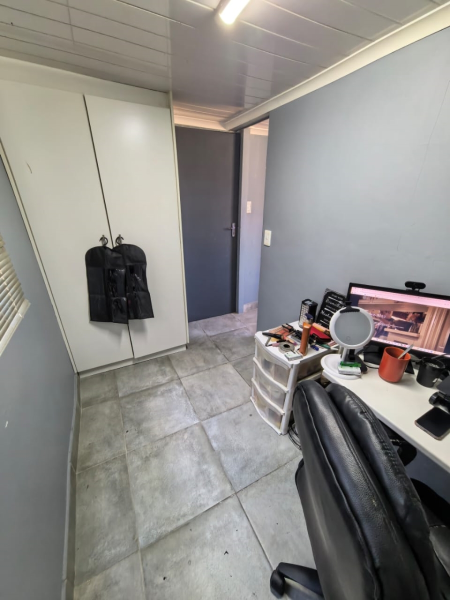 8 Bedroom Property for Sale in Turf Hall Estate Western Cape